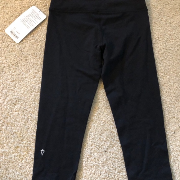 IVIVVA by LULULEMON Rhythmic Crop Girls' Size 12 NEW OLD STOCK - Picture 4 of 4